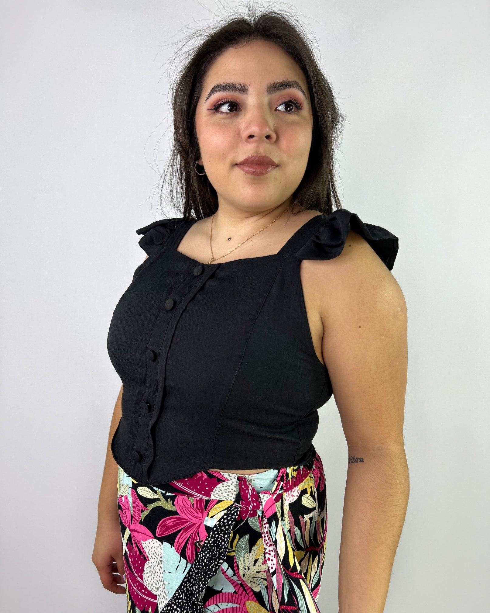 Polera Negra con Vuelos Mujer Juvenil - Plus Size Chile