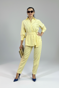 Conjunto amarillo fondo limpio - frontal